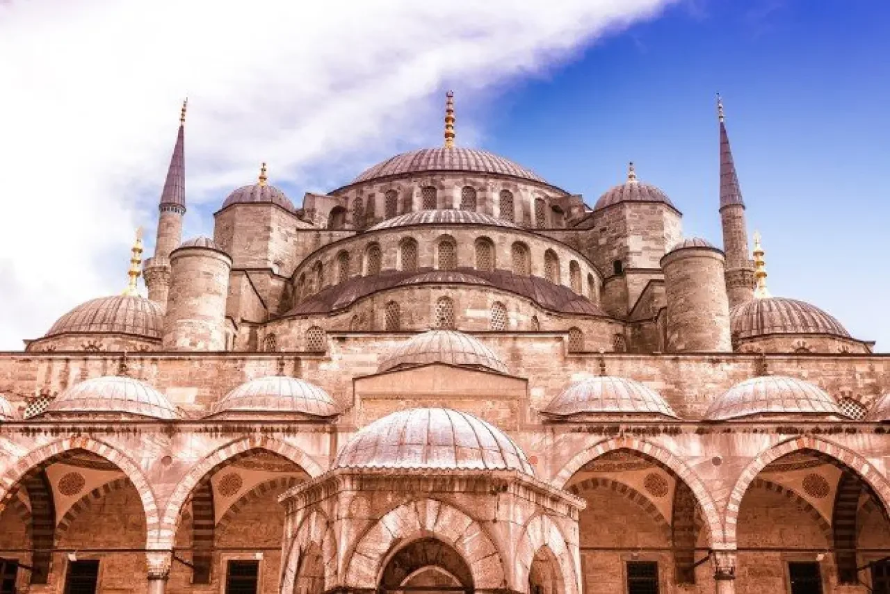 Sultan Ahmet Camii'nin neden 6 minaresi var? 12