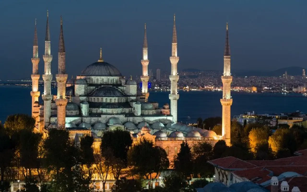 Sultan Ahmet Camii'nin neden 6 minaresi var? 6