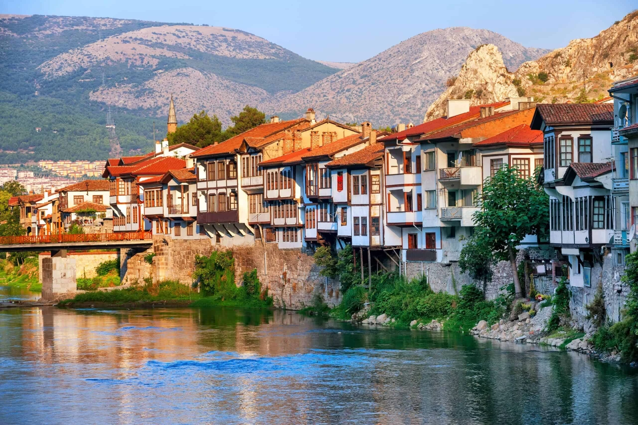 Amasya Gezilecek Yerler: Tarihi ve Doğal Güzellikleriyle Büyüleyen Yeşilırmak Nehri’nin Kıyısında Unutulmaz Bir Seyahat Deneyimi