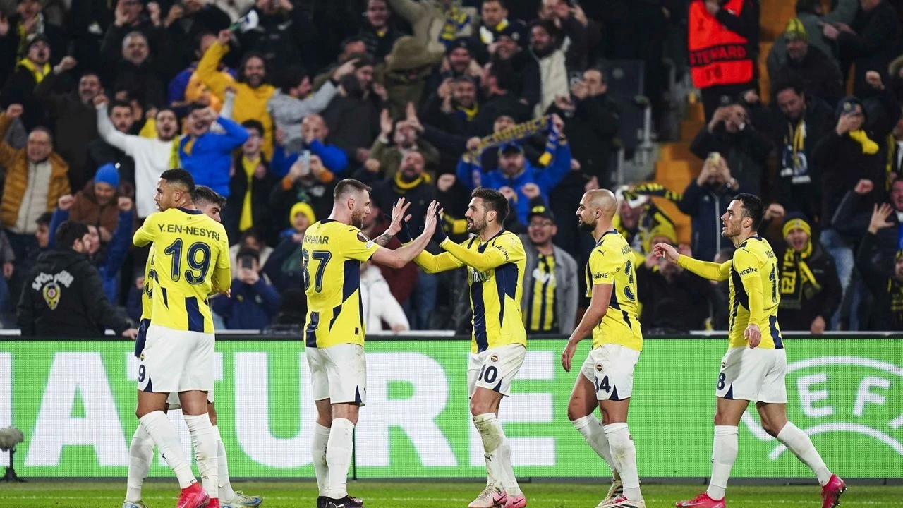 Fenerbahçe, Anderlecht'e karşı UEFA Avrupa Ligi play-off rövanş maçı için ilk 11'lerini belirledi ve detayları paylaştı!