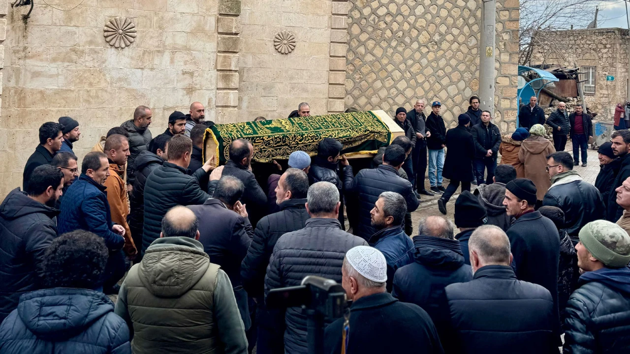 Otobüs kazasında hayatını kaybeden üniversiteli 4 gence acı veda