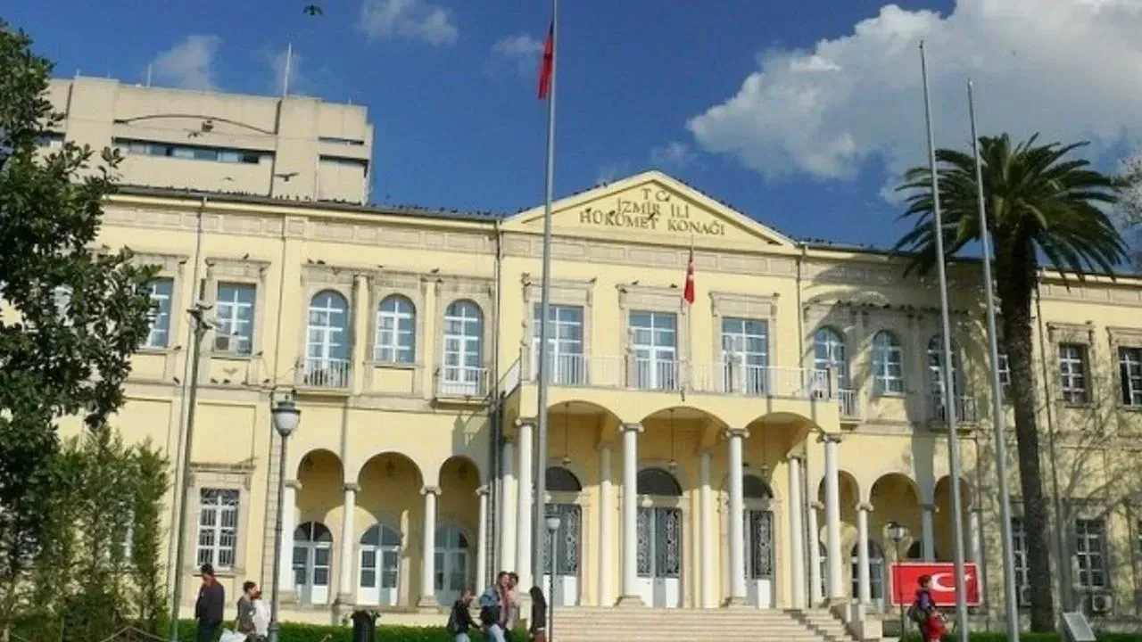 İzmir'de de gösteri ve toplantı yasağı uzatıldı