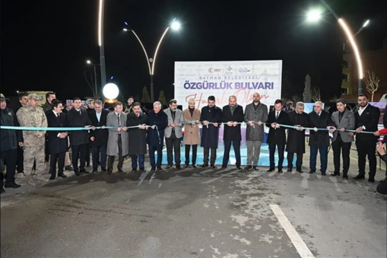 Batman’da Özgürlük Bulvarı törenle trafiğe açıldı