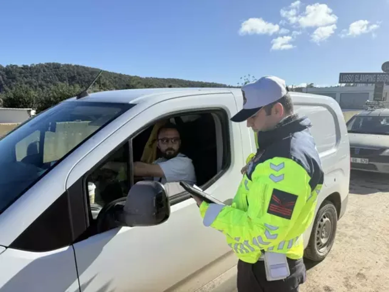 Bodrum'da jandarmadan dron destekli denetim, hatalı sollama yapan sürücü, Yanlış yaptım