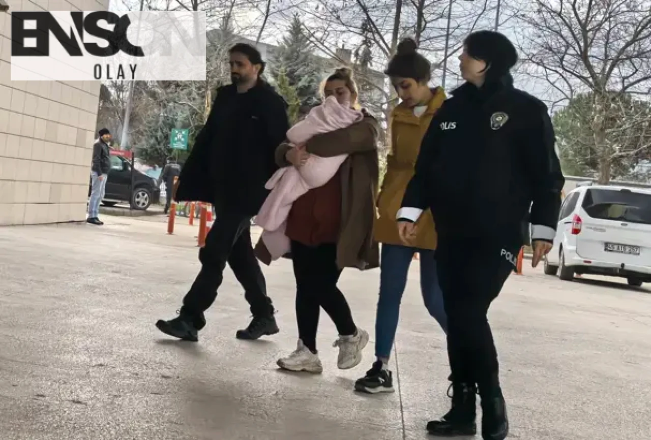 Biri kucağında bebek, 2 hırsızlık şüphelisi girdikleri dairede yakalandı