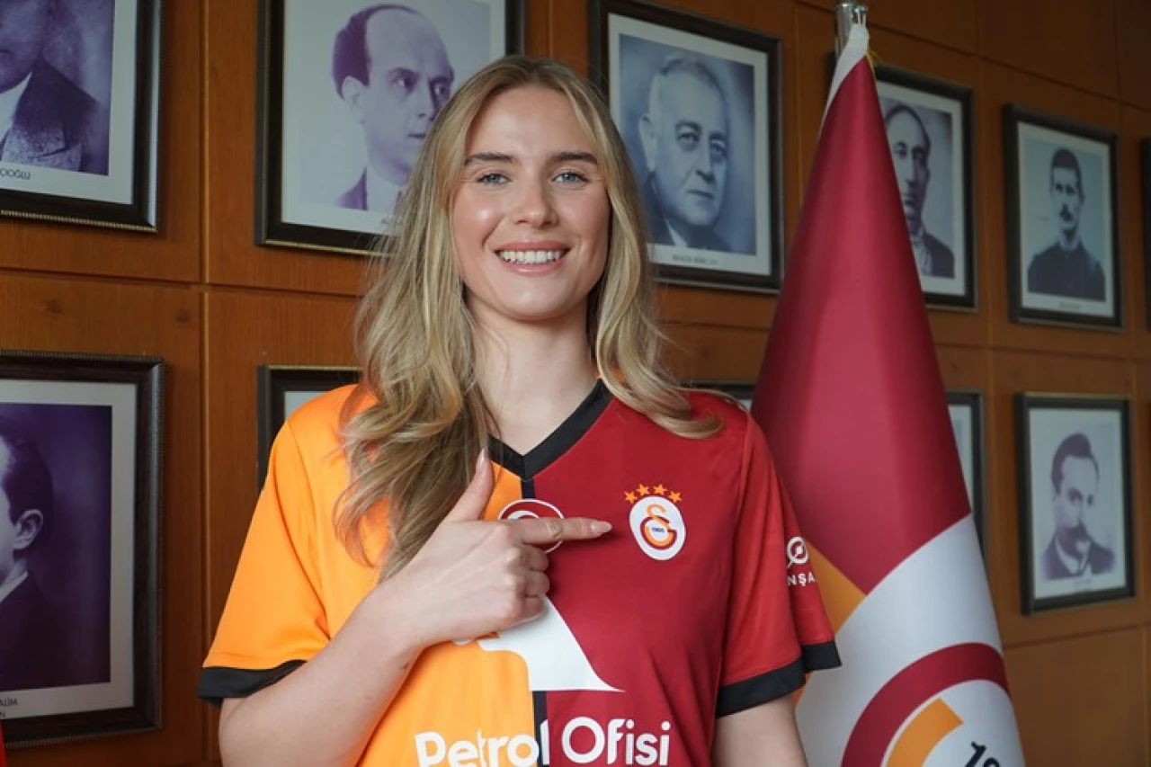 Ina Kristoffersen Galatasaray Petrol Ofisi’nde!