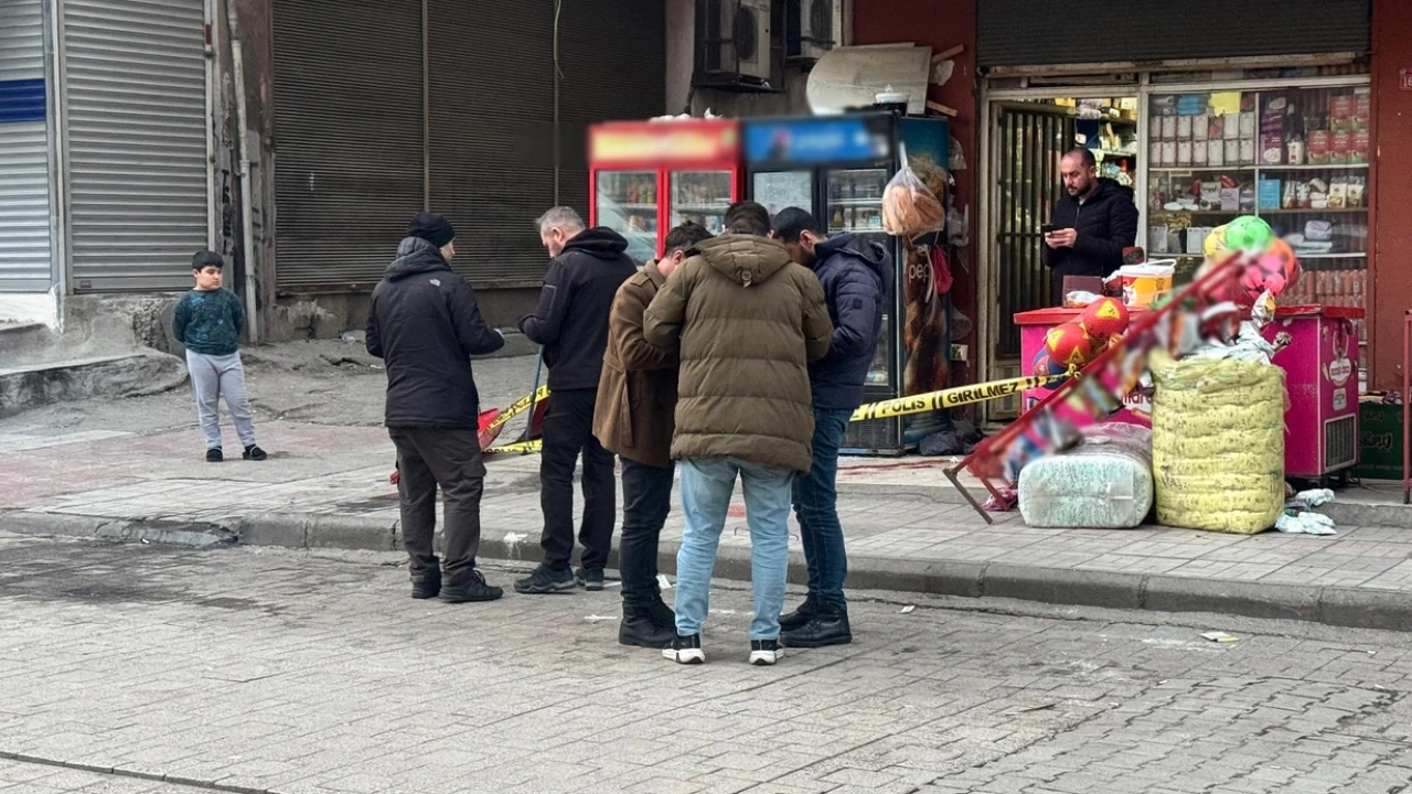 Diyarbakır'da kimliği belirsiz saldırganın genç adamı vurmasıyla ilgili soruşturma başlatıldı.