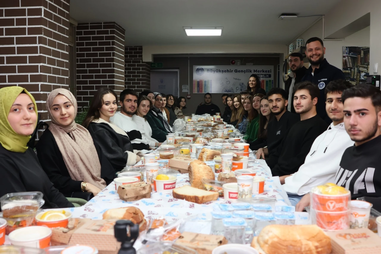 Bursa Büyükşehir Belediyesi, İftar ve Genç Fikirler Buluşması düzenledi