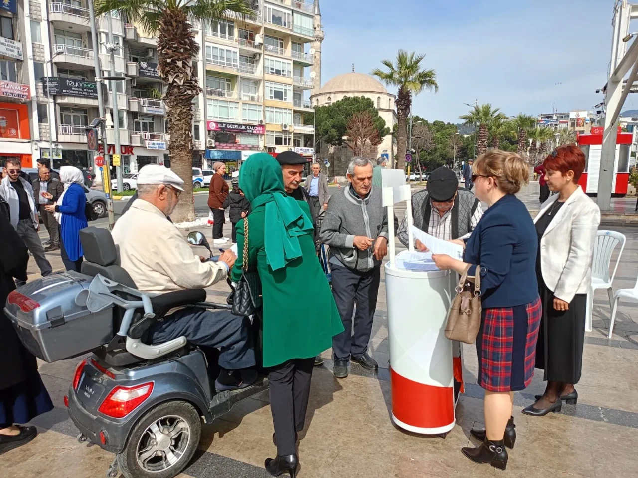 Memur-Sen Aydın’da aile ve başörtüsü için imza kampanyası başlattı