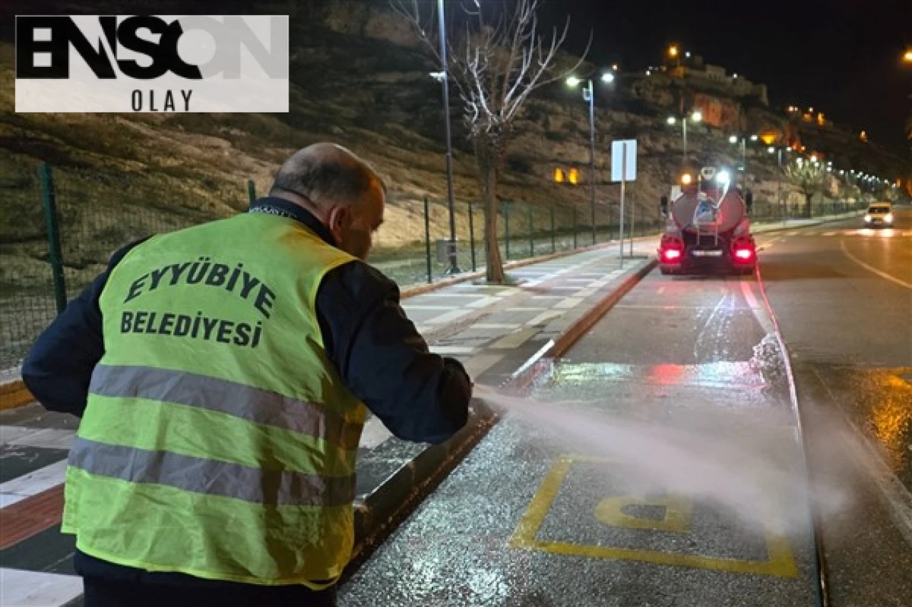 Eyyübiye Belediyesi, ilçe genelinde temizlik çalışmalarını sürdürüyor