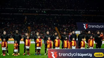 Adana Demirspor, Galatasaray maçında sahadan çekildi! Şok edici gelişme Süper Lig'i sarsıyor.