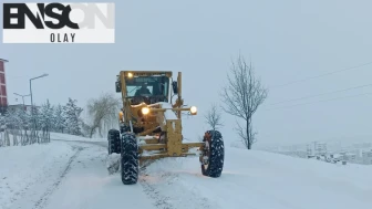 Bayburt Belediyesi, akşam saatlerinden itibaren kar mesaisi yaptı