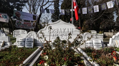 Merhum Necmettin Erbakan kabri başında dualarla anıldı