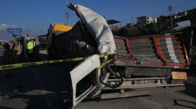 Hatay'da yolcu servisi park halindeki tıra çarptı: 6 ölü, 8 yaralı