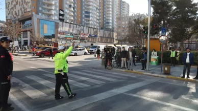 Mardin’de, yaya geçitlerinde polis ve zabıta ekipleri görevlendirildi