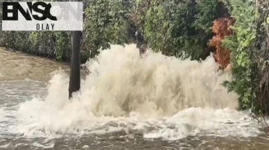 Bakırköy'de su borusu patladı, yollar göle döndü