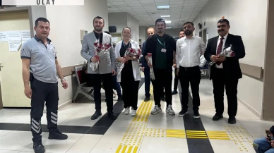 Silopi Devlet Hastanesi'nde '14 Mart Tıp Bayramı' dolayısıyla karanfil dağıtıldı